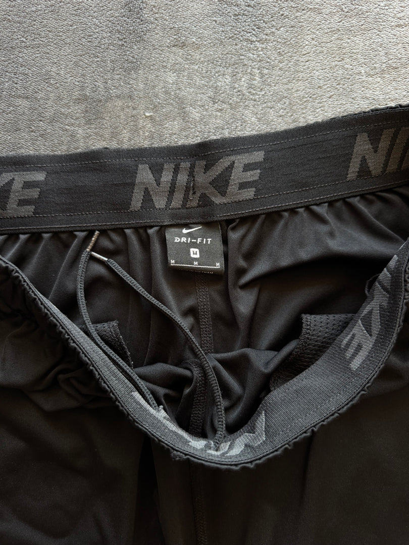 (ЗАБЕЛЕЖКИ) (M) Nike Dri Fit мъжки шорти (протрито)