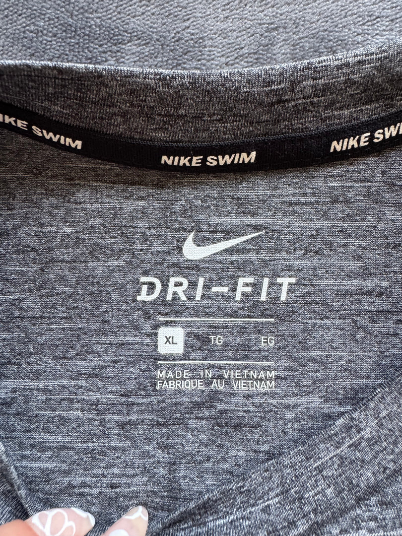 (XL) Nike SPF40 Dri Fit T-Shirt (тениската е с UV протекция против слънчеви лъчи)