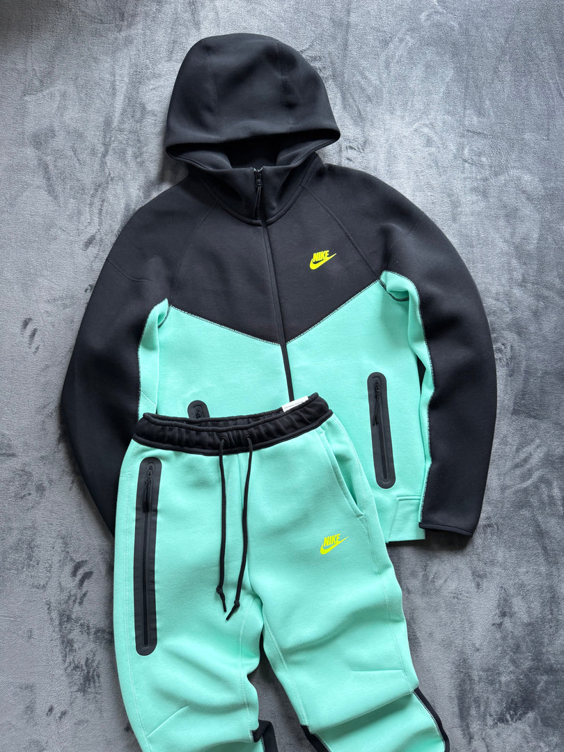 (XS) Nike Tech Fleece Tracksuit