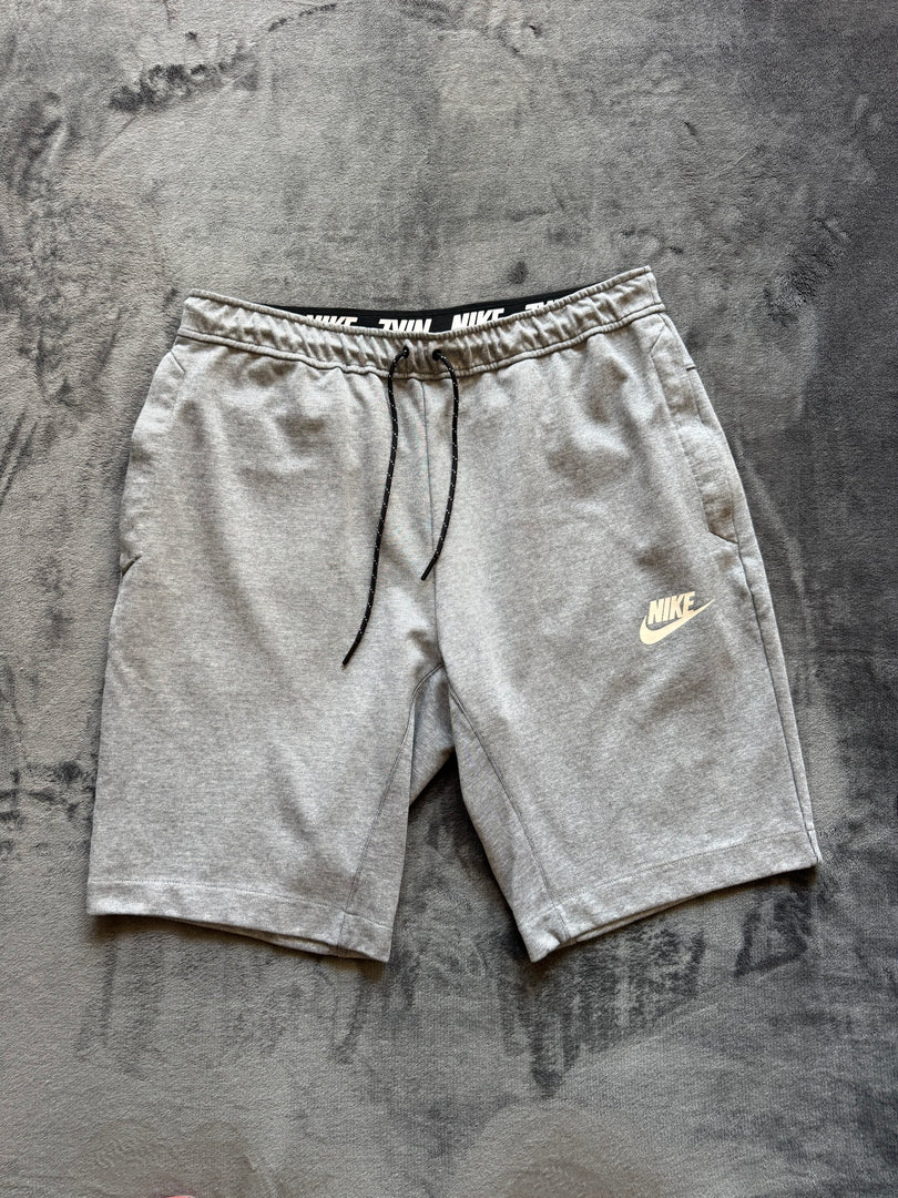 (ЗАБЕЛЕЖКА) (L) Nike мъжки шорти (петно вероятно белина)