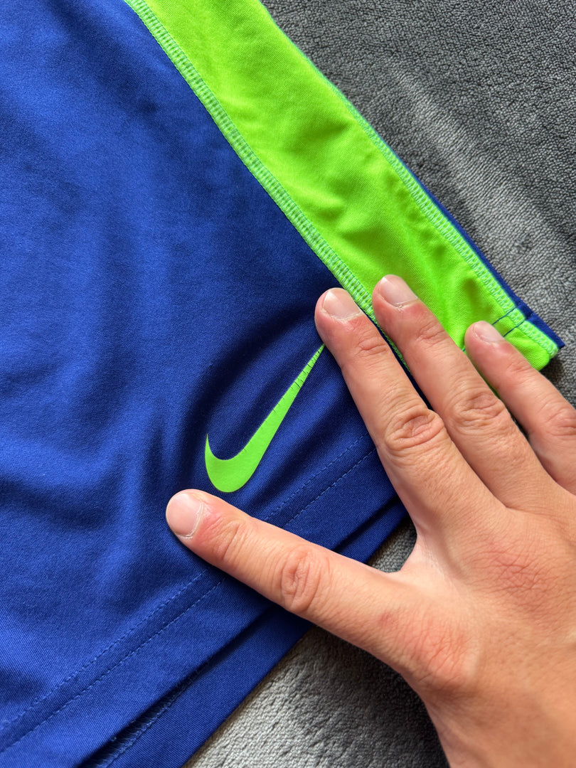 (ЗАБЕЛЕЖКА) (M) Nike Dri Fit мъжки шорти (ЛИПСВАТ ВРЪЗКИ)