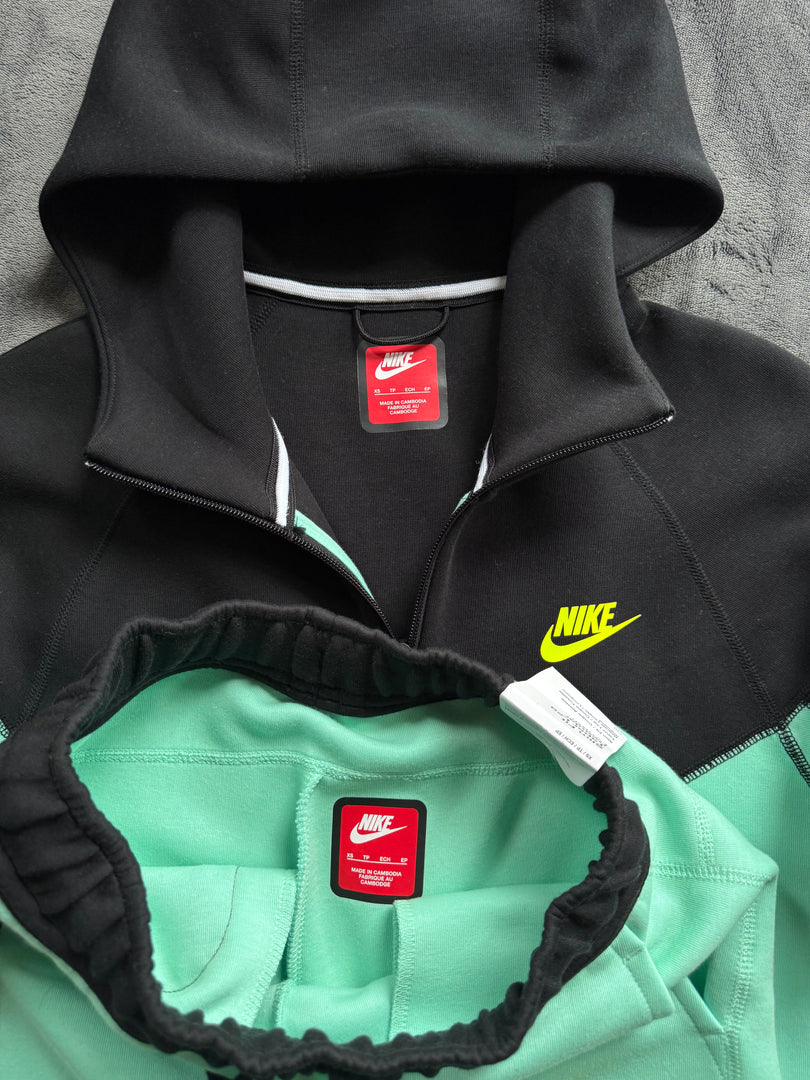 (XS) Nike Tech Fleece Tracksuit