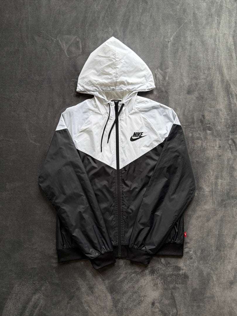 (ДАМСКО) (M) Nike дамска ветровка / яке