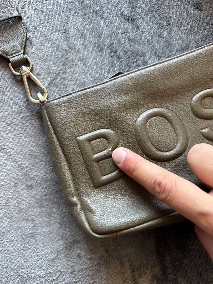 (ДАМСКО) Hugo Boss дамска чанта (протрито)