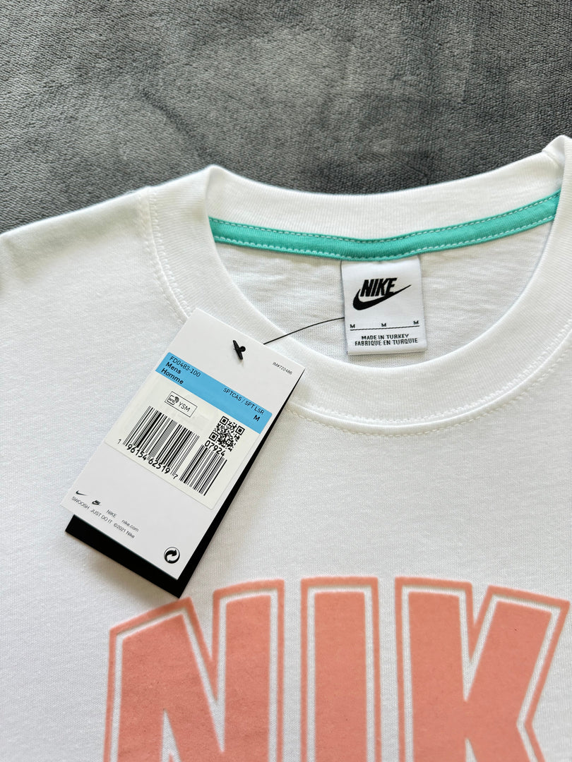 (M) Nike Sportswear T-Shirt