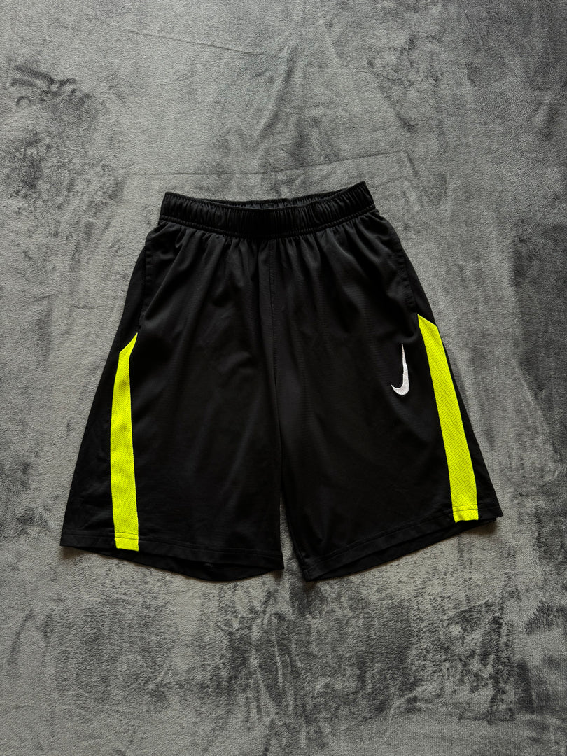 (S) Nike Dri Fit мъжки шорти (юноши XL, но отговарят на мъжки S)