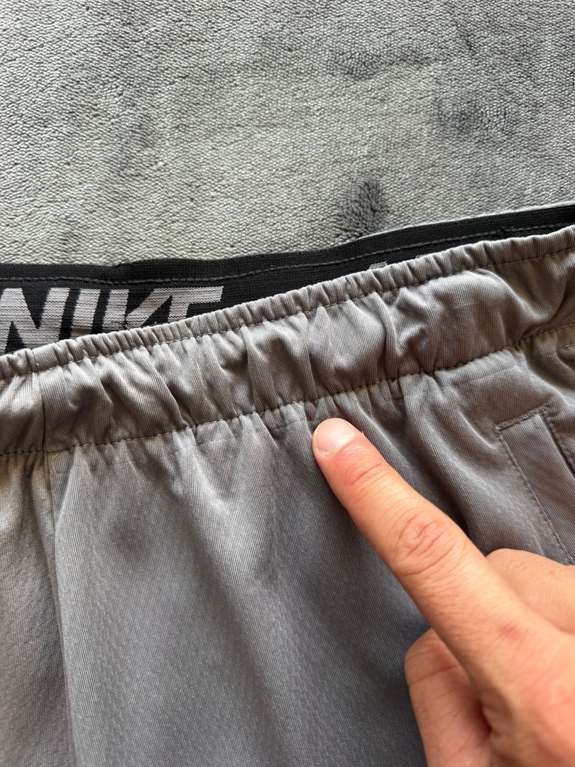 (ЗАБЕЛЕЖКА) (L) Nike Swoosh Dri Fit мъжки шорти (липсващ конец с шев)