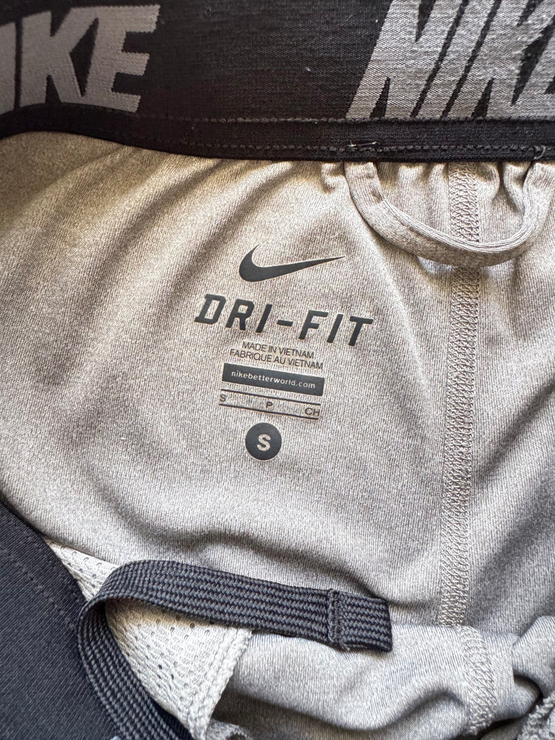 (S) Nike Dri Fit Shorts (леко са овърсайз)