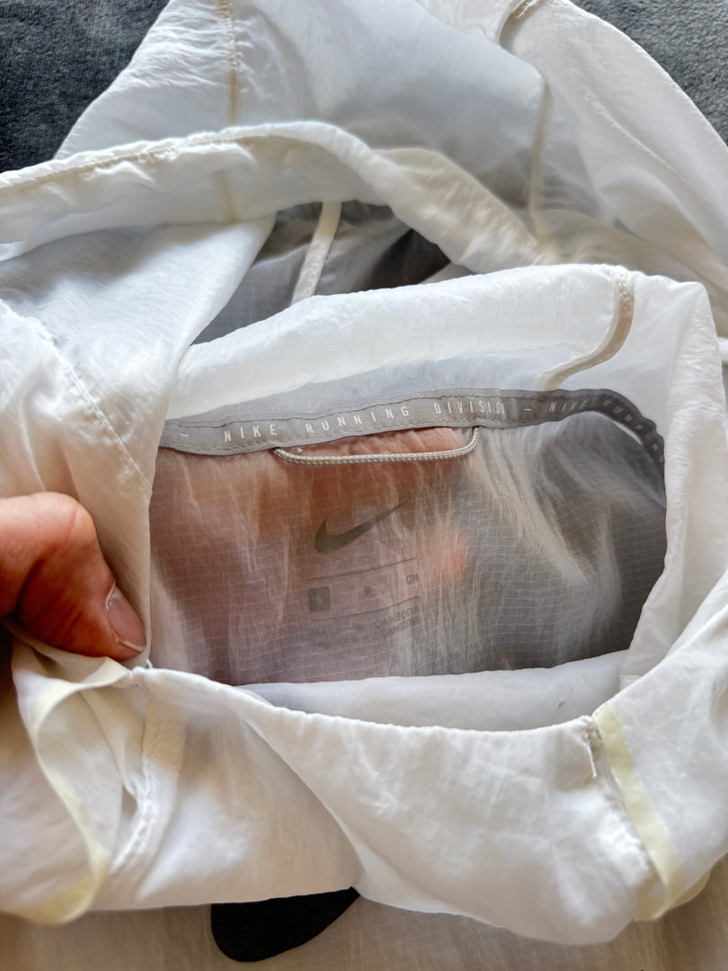 (ДАМСКО) (S) Nike Swoosh Running Division дамска ветровка (ултра лека)