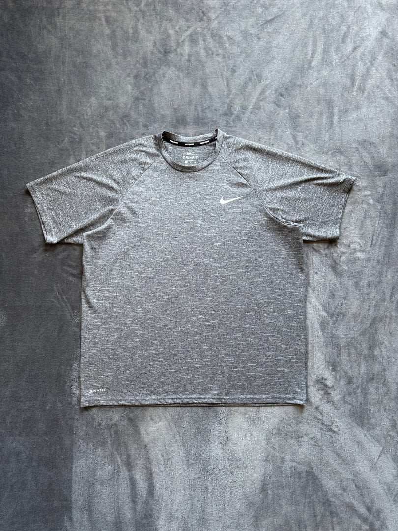 (XL) Nike SPF40 Dri Fit T-Shirt (тениската е с UV протекция против слънчеви лъчи)