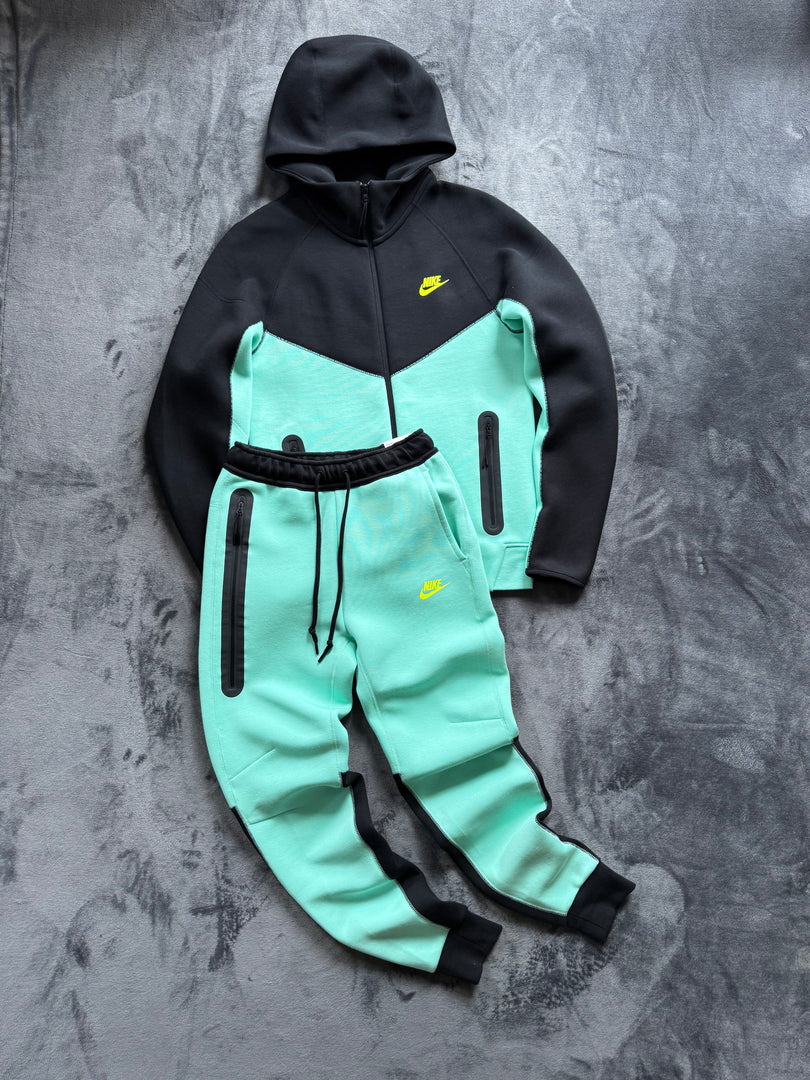 (XS) Nike Tech Fleece Tracksuit