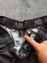 (ЗАБЕЛЕЖКА) (L) Nike Dri Fit мъжки шорти (ЛОГОТО И ДУПКА)
