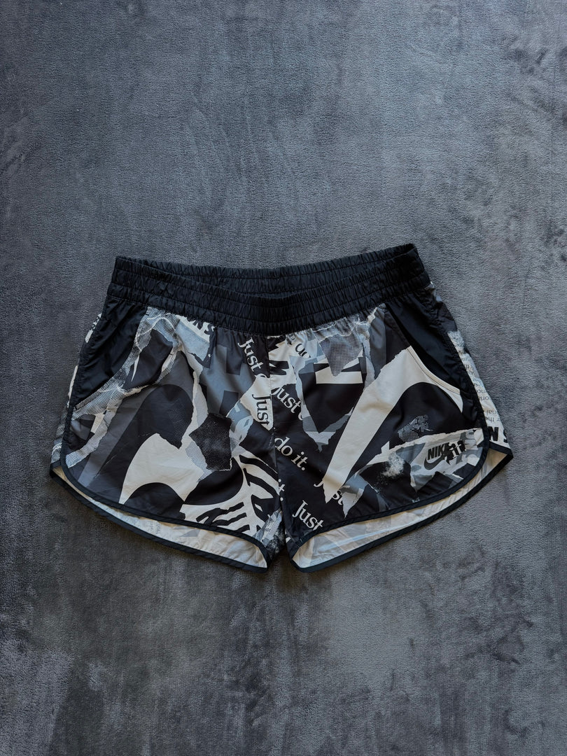 (ДАМСКО) (M) Nike Shorts