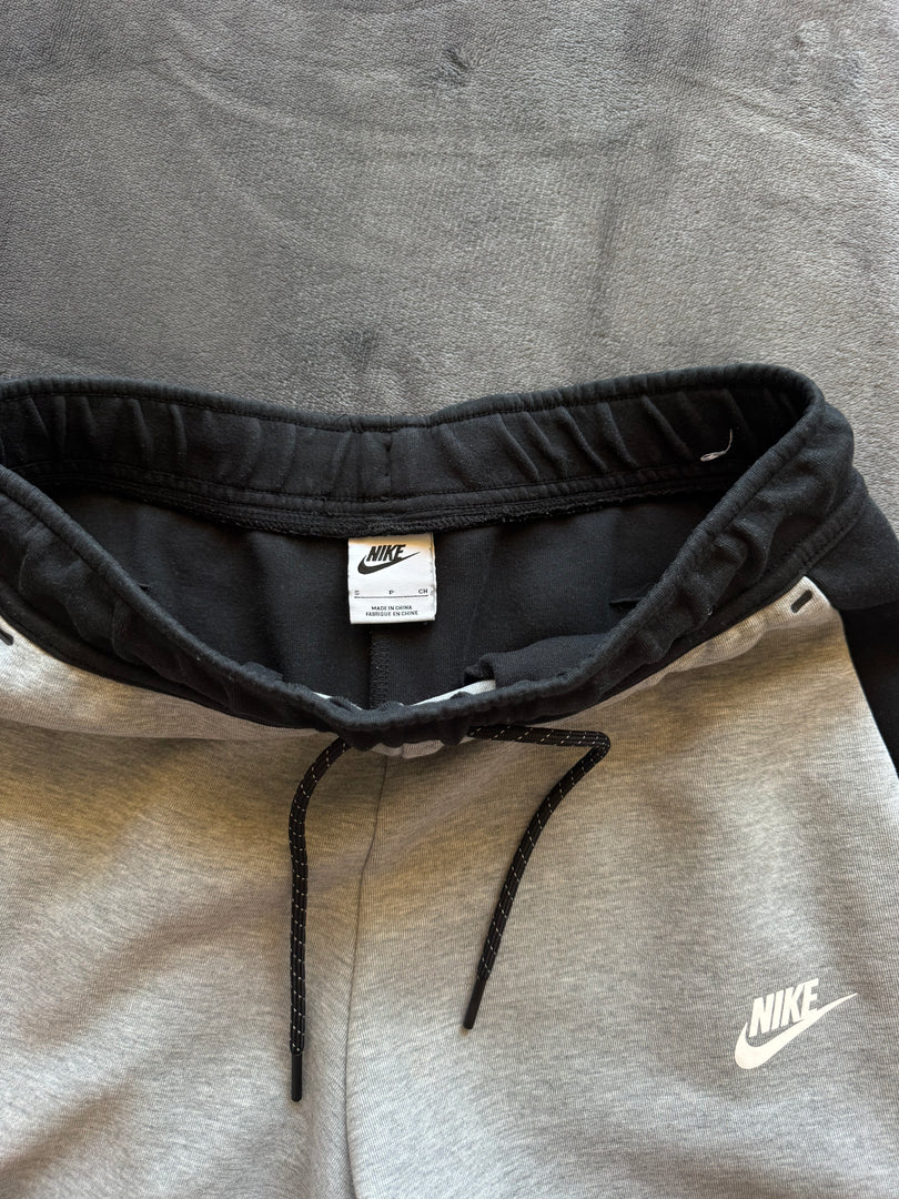 (S) Nike Tech Fleece мъжко долнище (ластик долу леко избеляване