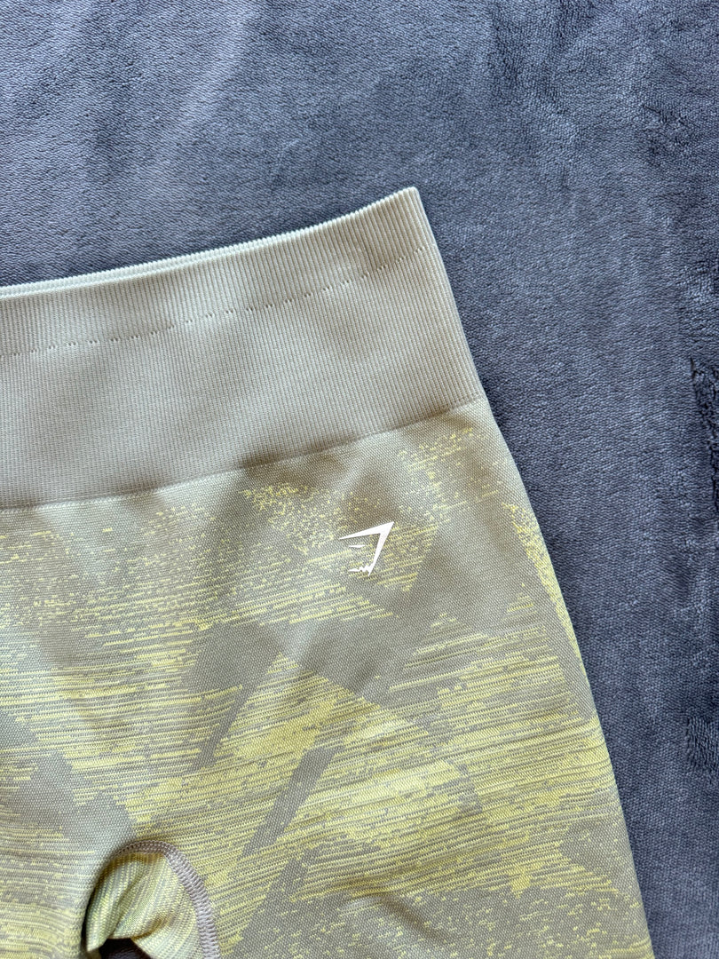 (ДАМСКО) (M) GymShark Short Leggings