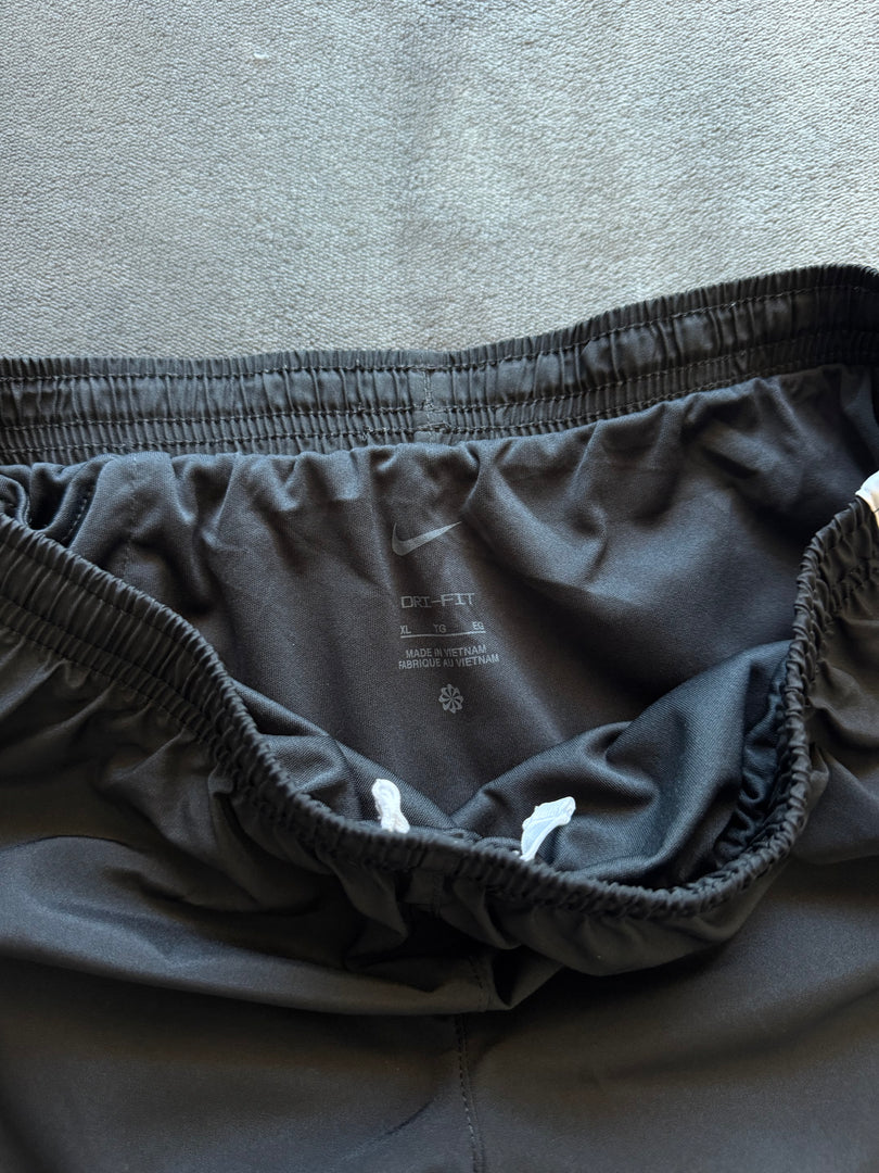 (ДАМСКО) (S) Nike Dri Fit дамски шорти (отговарят на дамско S)