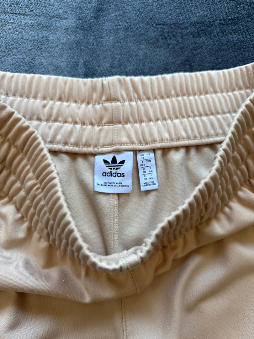 (ДАМСКО) (M) Adidas Originals Shorts
