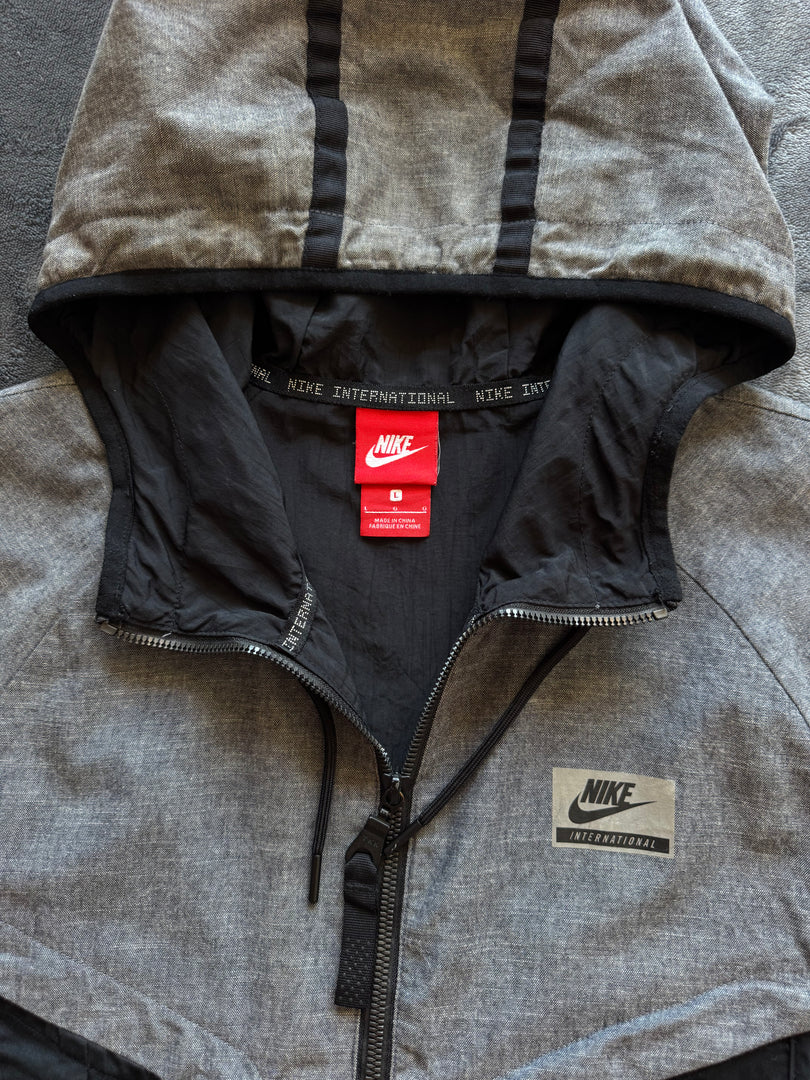 (L) Nike International мъжко тънко яке / ветровка
