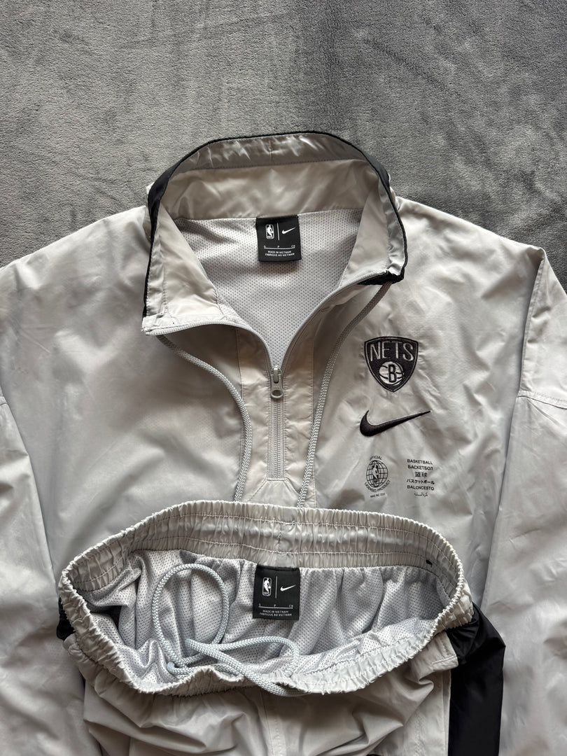 (S) Nike Nets мъжки шушлеков екип