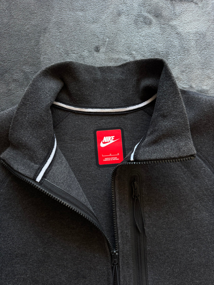 (L) Nike Tech Fleece мъжко горнище (нарочно избеляване)
