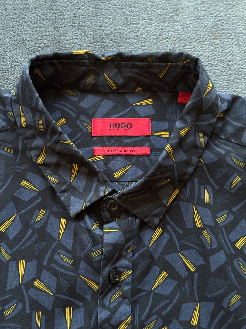 (L) Hugo Boss Abstract Short Sleeve Shirt (по етикет XL умалена и отговаря на L)