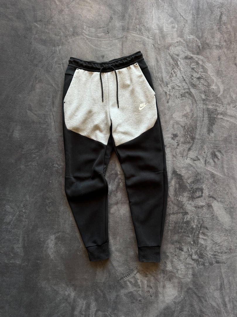(S) Nike Tech Fleece мъжко долнище (ластик долу леко избеляване
