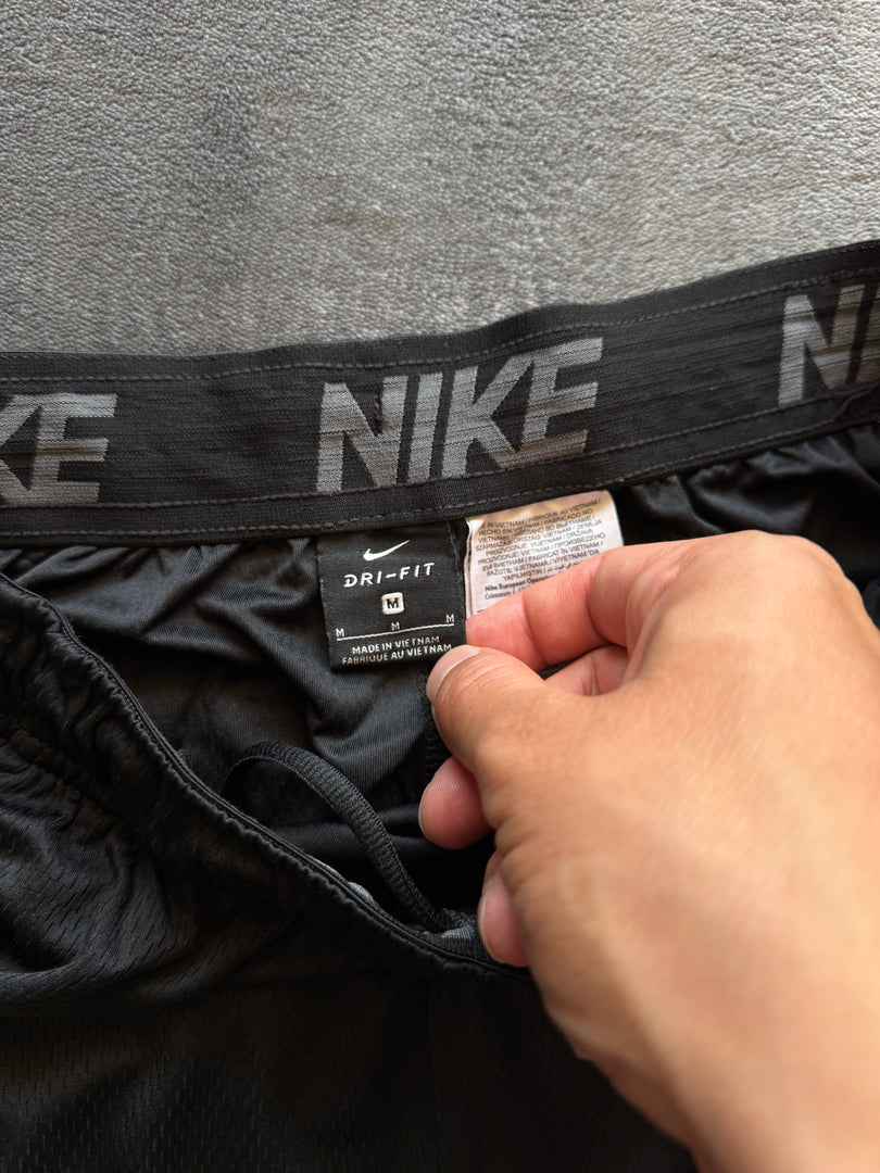 (ЗАБЕЛЕЖКИ) (М) Nike Dri Fit мъжки шорти (повреден ластик)