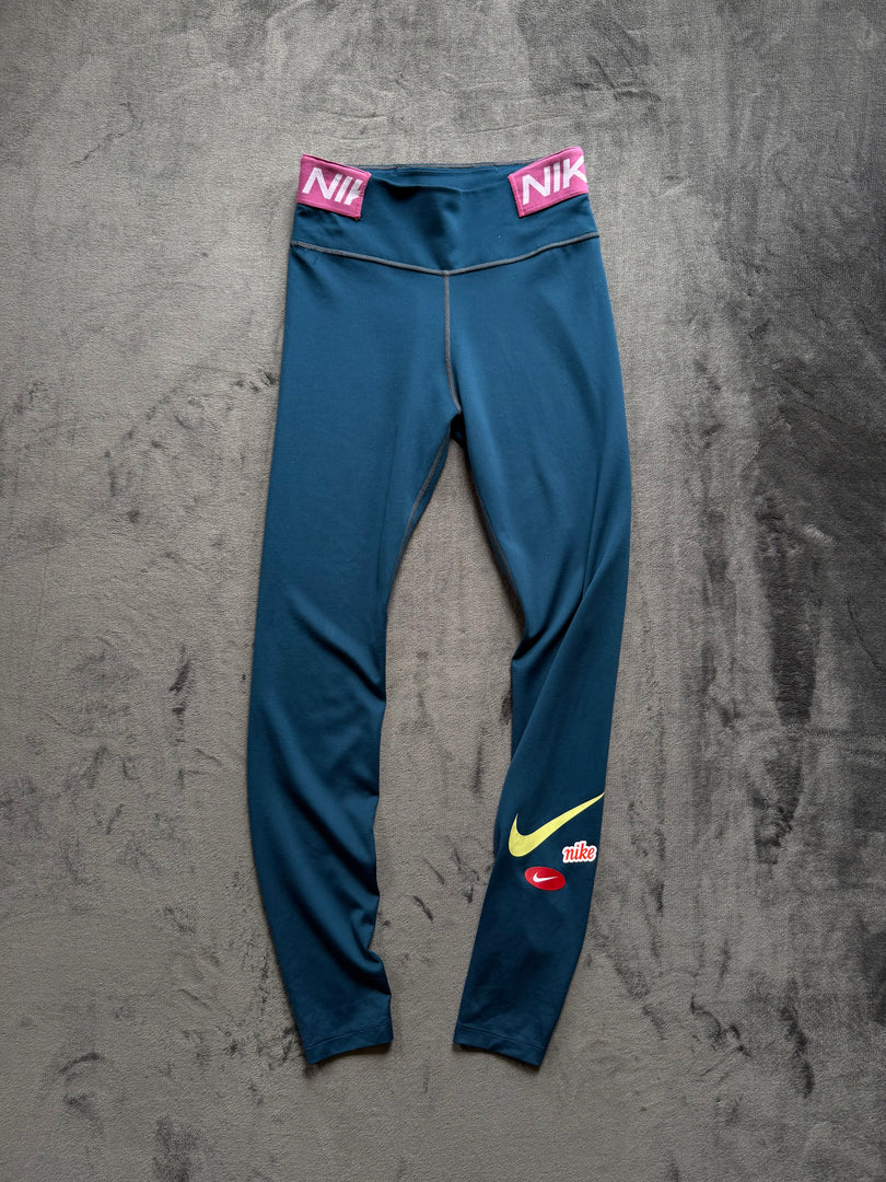 (ДАМСКО) (S) Nike Dri Fit дамски клин (срязан етикет)