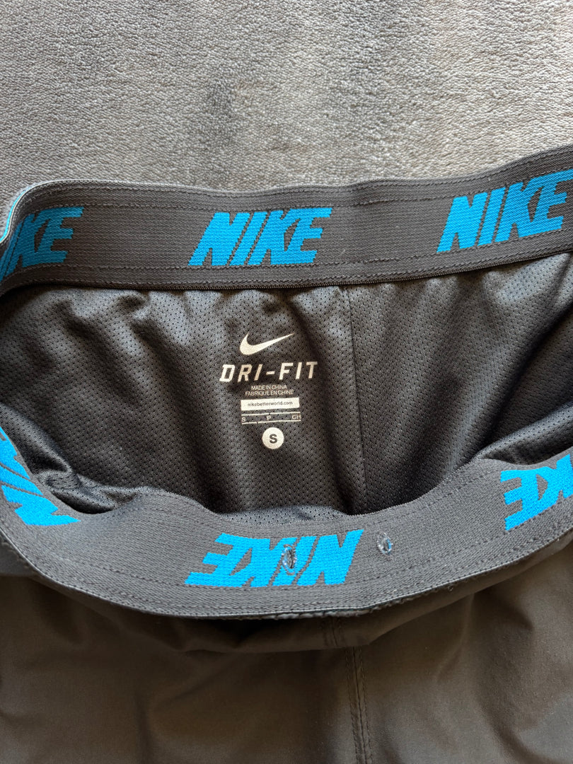 (ЗАБЕЛЕЖКИ) (S) Nike Dri Fit мъжки шорти (протрито) (липсват връзки)