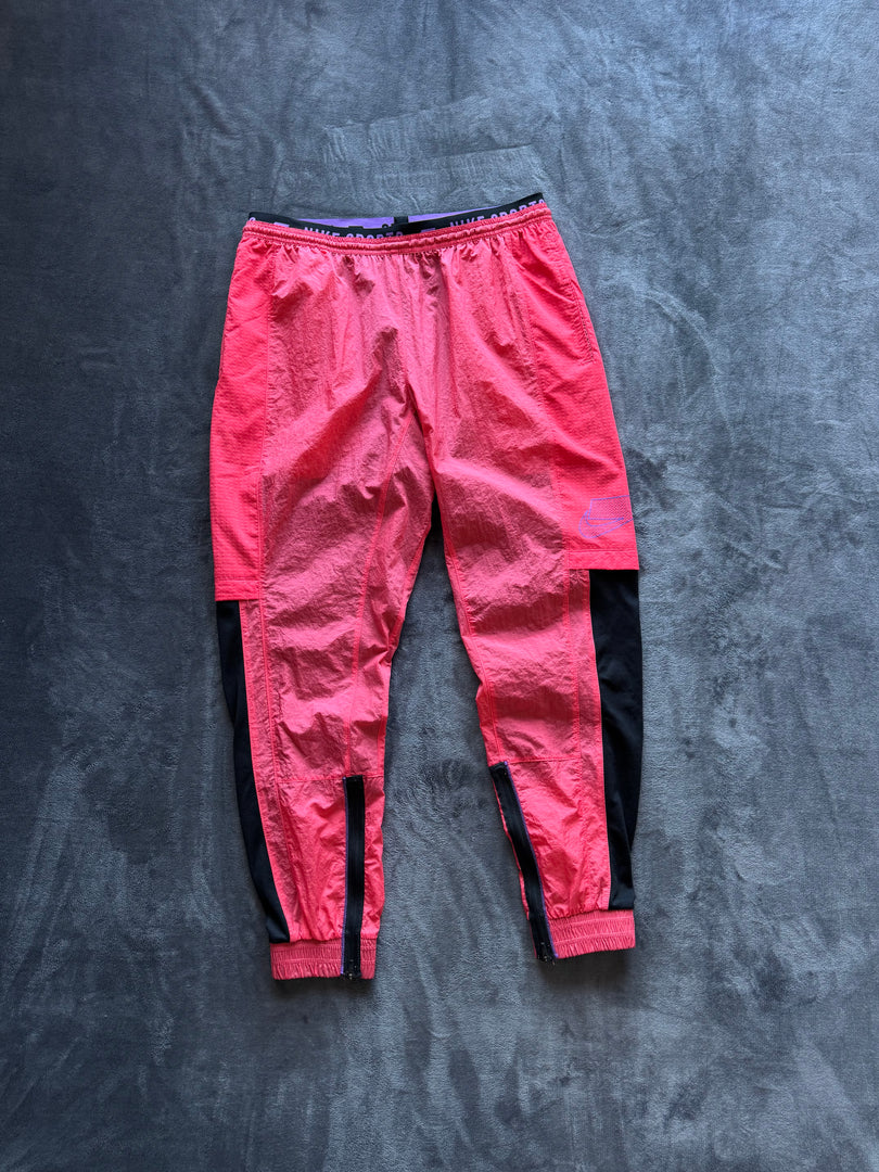 (M) Nike NSW Clash мъжко шушлеково долнище (ново без етикет)