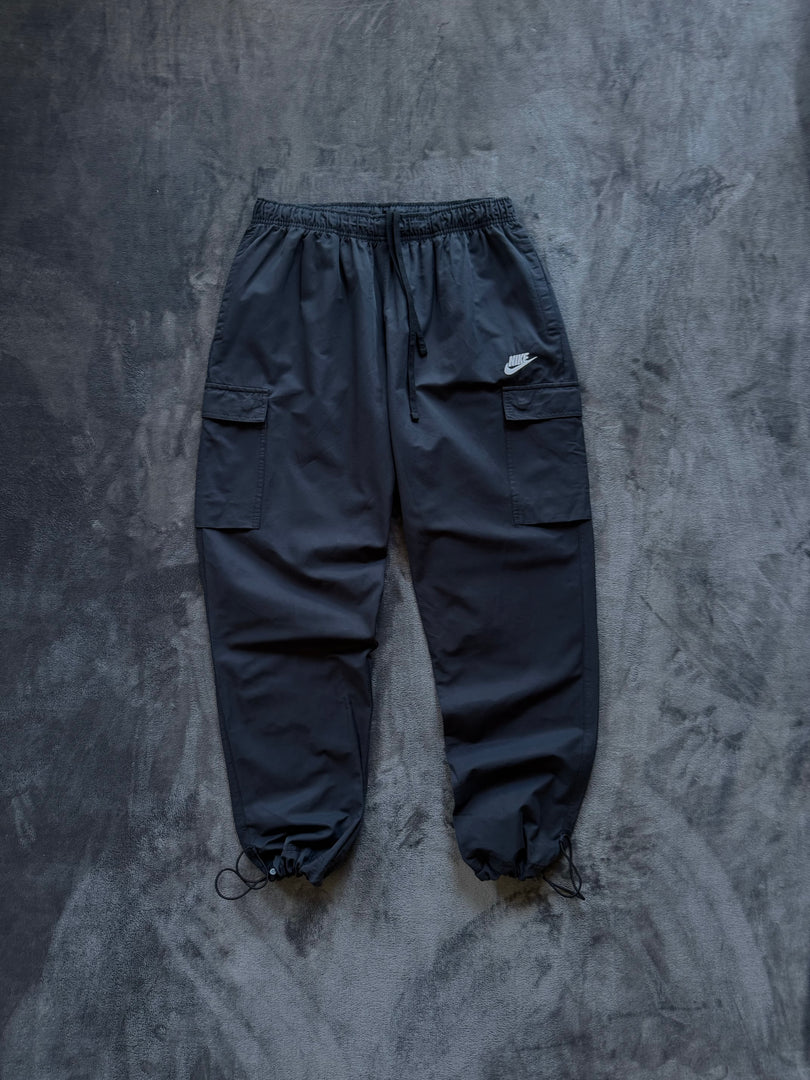 (L) Nike Cargo Pants